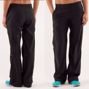 Lululemon Run: Dog Runner Pant - Size 8 - Black